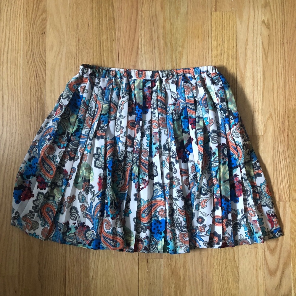 MinkPink white paisley pleat skirt. Size 0